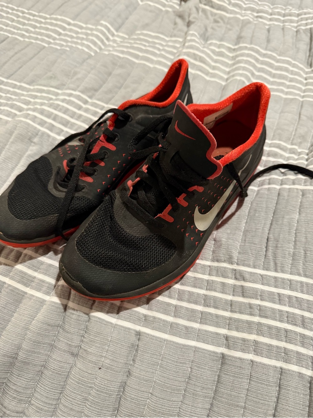 Nike youth Black and Red Athletic Sneakers
